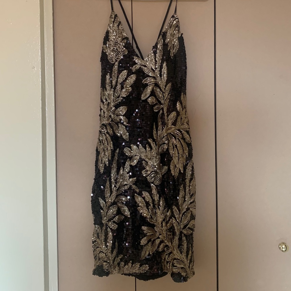 Curve Hugging Sequin Dress - Picture 3 of 7